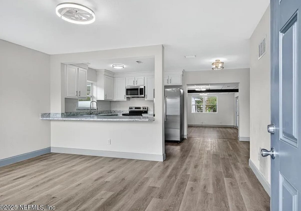 Foto principal - 1850 Harvester St