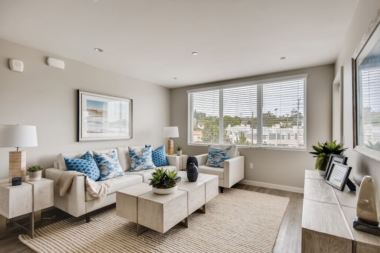 Living Room - 3911 Voltaire St