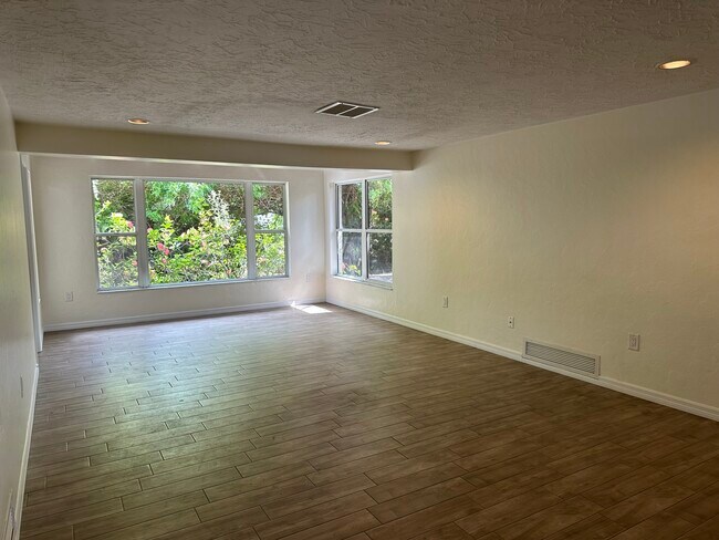Building Photo - 2741 Grove St