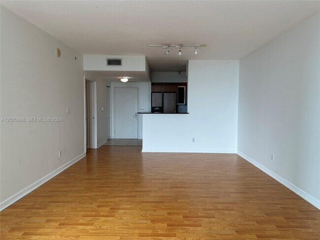 Foto del edificio - 325 S Biscayne Blvd