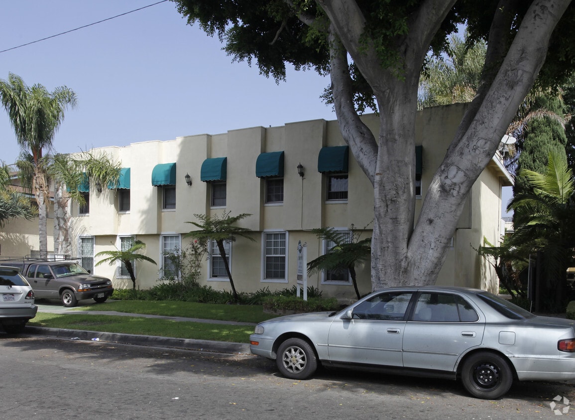 Pampas 1655 CON Ln - Palm West Apartments