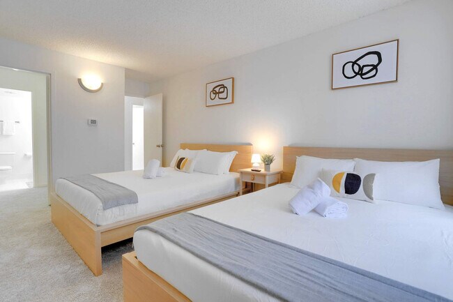 Building Photo - 320 23rd St S