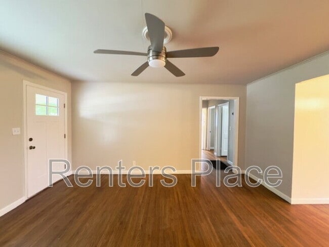 Building Photo - 208 E 45th Pl