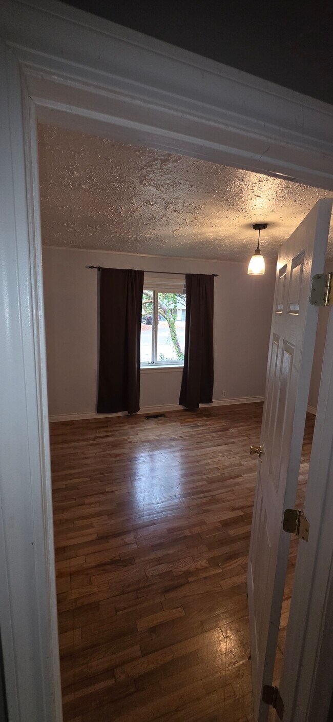 Maestro - 8802 Forest Ave SW
