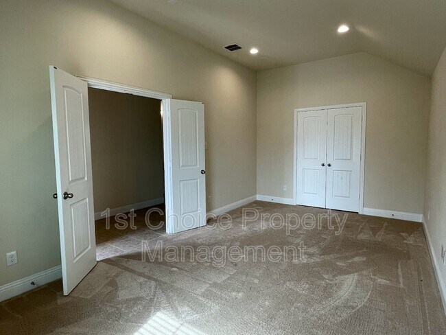 Foto del edificio - 352 Sugar Creek Ln