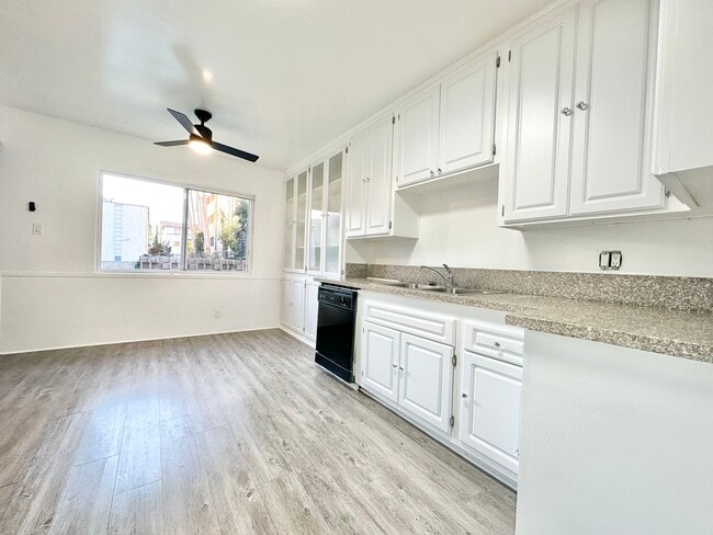 Building Photo - 1541 N Formosa Ave