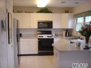 Building Photo - 172 Lakebridge Dr N