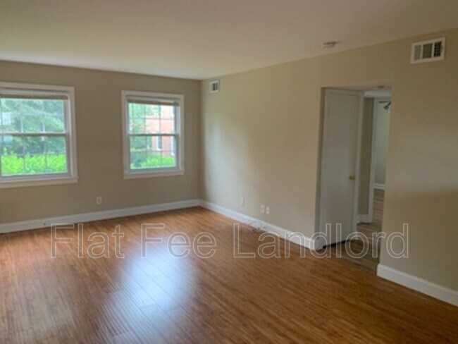 Building Photo - 2709 Arlington Blvd