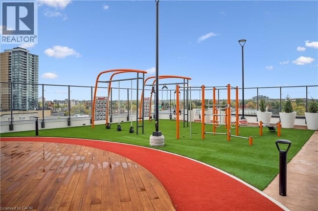 Building Photo - 25 Wellington St S