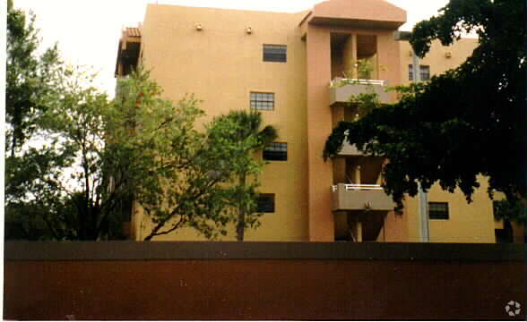 Foto del edificio - Celebrity Point Condos