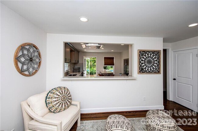 Foto del edificio - 6719 Bradstock Ln