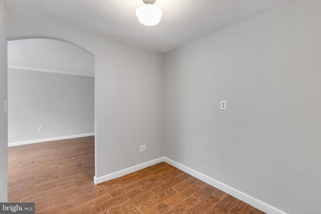 Building Photo - 702 S Arlington Mill Dr