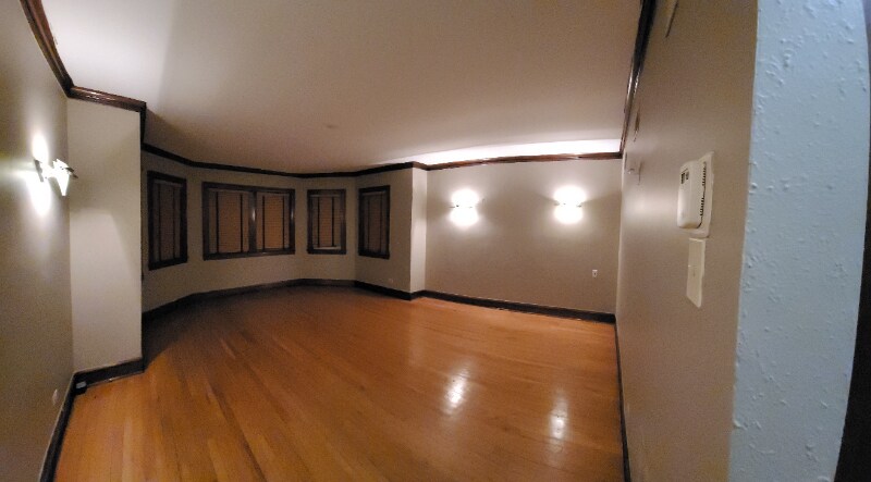 Primary Photo - 1032 N Austin Blvd
