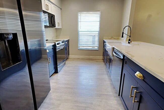 Building Photo - 2709 Mnr Hl Dr