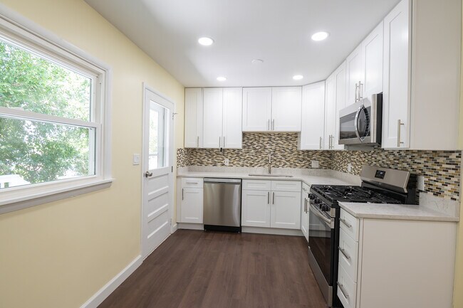 Building Photo - 136 Egan Dr