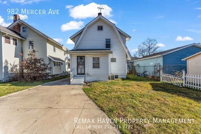 Building Photo - 982 Mercer,  Akron- Spacious 3 bedrooms 2 ...