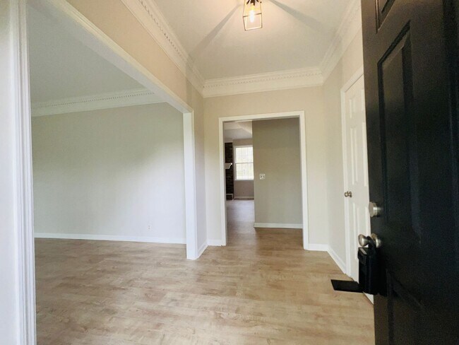Foto del edificio - Newly Renovated Home on Quiet Neighborhood