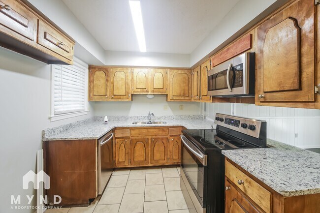 Foto del edificio - 7401 Briarwood Cove