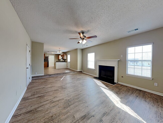Building Photo - 180 Penny Ln