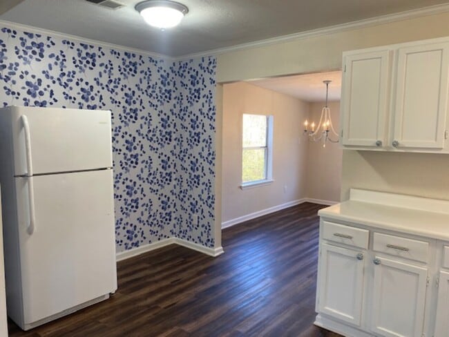 Building Photo - 17260 Lakeview Rd