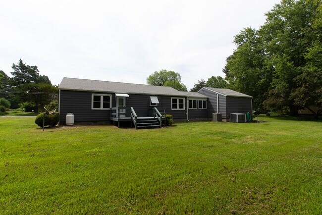 Foto del edificio - 33580 Craddockville Rd