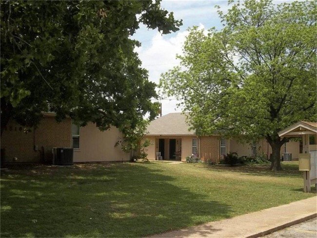 Building Photo - 1512 Primrose Ln