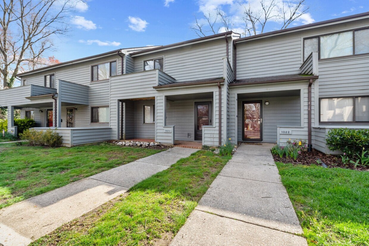 Primary Photo - Renovated 3 bedroom townhouse in Annapolis!