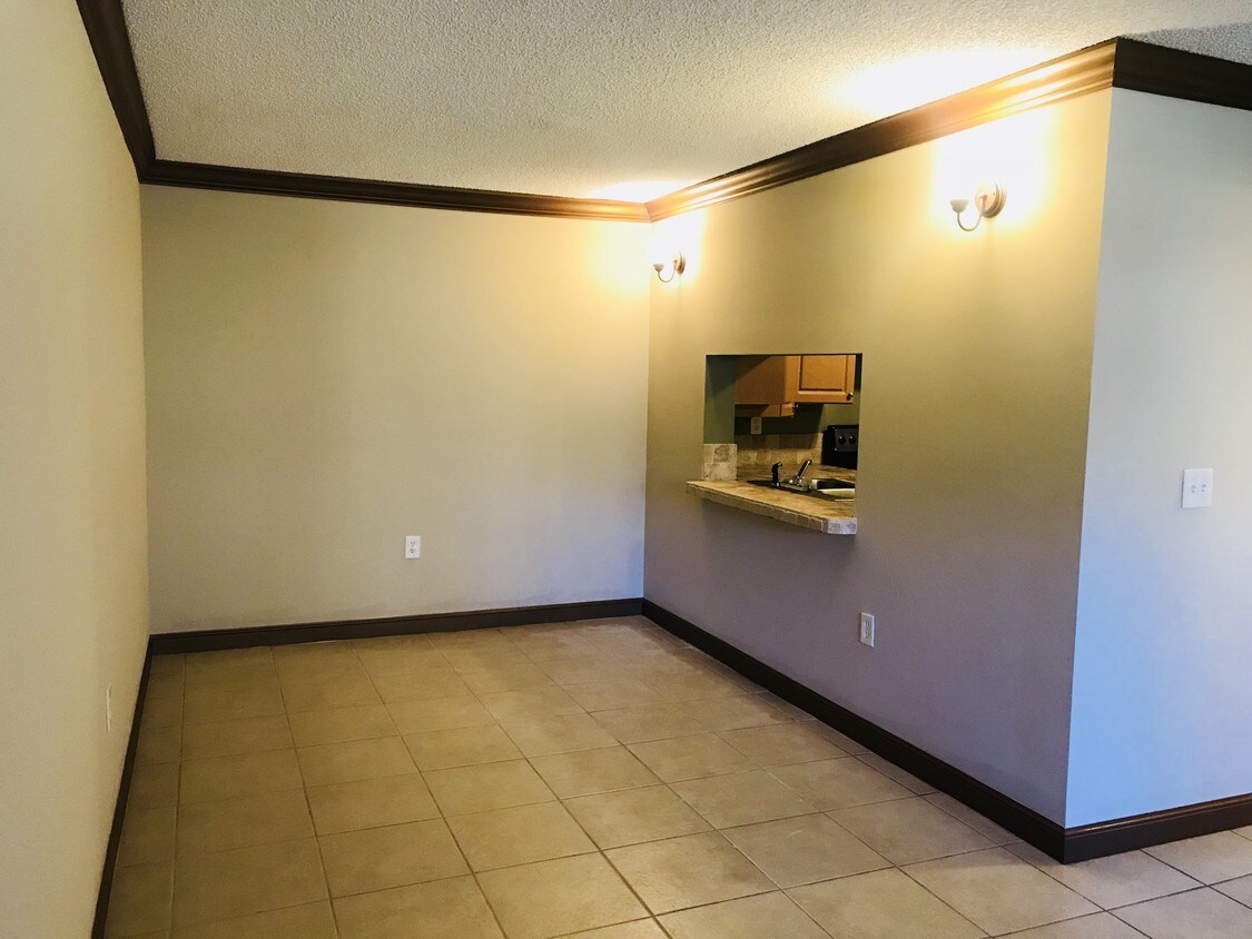 Foto principal - 6031 10th Ave N