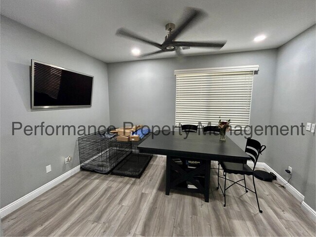 Foto del edificio - Stunning 4 Bed/3 Bath NW Bakersfield Home ...