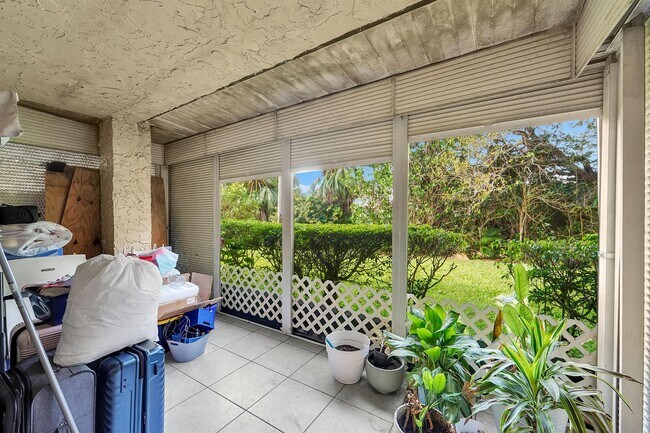 Foto del edificio - 261 Wimbledon Lake Dr