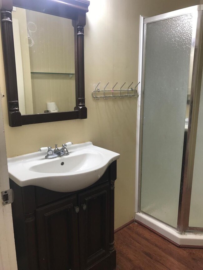 BATHROOM - 2033 Dole St