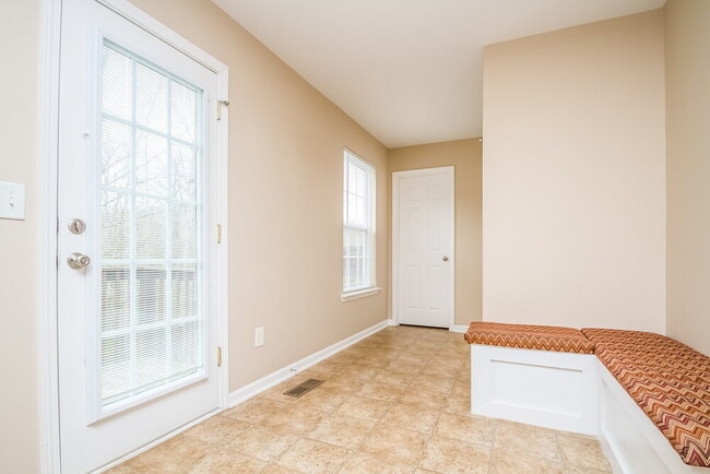 Building Photo - 1549 Bridgecrest Dr