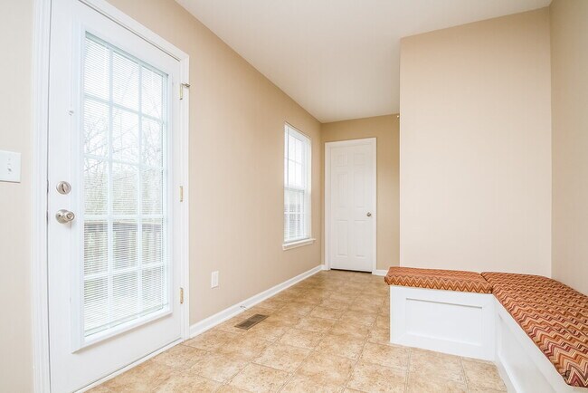 Foto del edificio - 1549 Bridgecrest Dr
