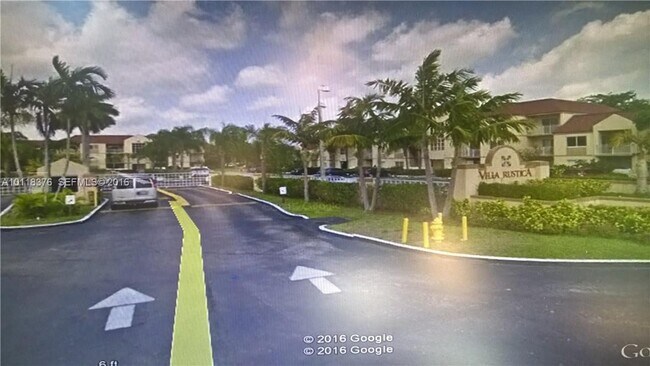 Foto del edificio - 18810 NW 57th Ave