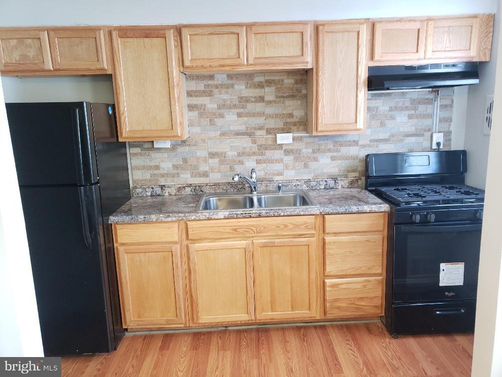 Foto principal - 2533 Cecil Ave