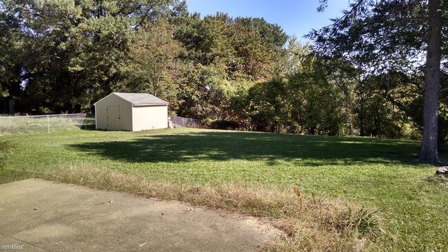 Building Photo - 6307 Hillview Ave