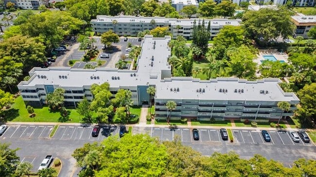 Foto del edificio - 6075 N Sabal Palm Blvd