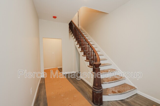 Building Photo - 120 Wakefield St