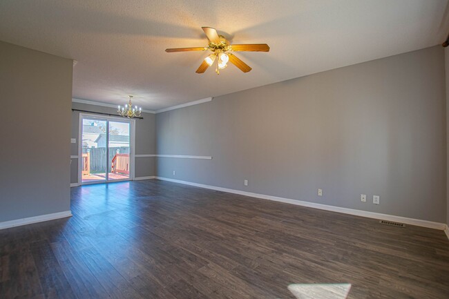 Building Photo - Pet Friendly Three Bedroom!