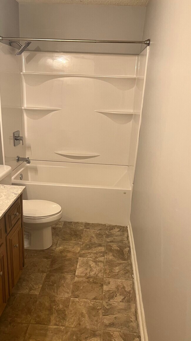 Building Photo - 18 Irish Rose Cir