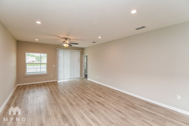 Foto del edificio - 3977 Heatherbrook Pl