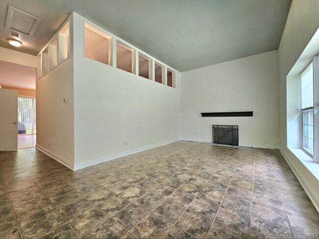 Building Photo - 317 Adahi Rd SE