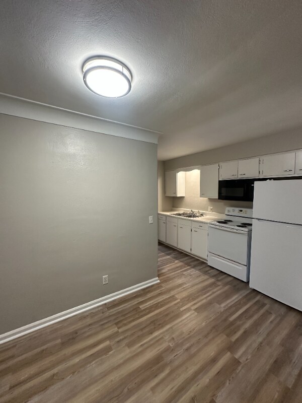 Foto principal - 4910 Lewis Ave
