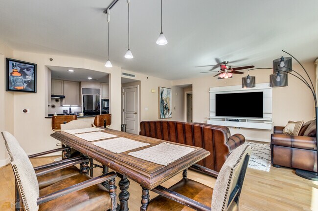 Foto del edificio - 700 Park Regency Pl NE