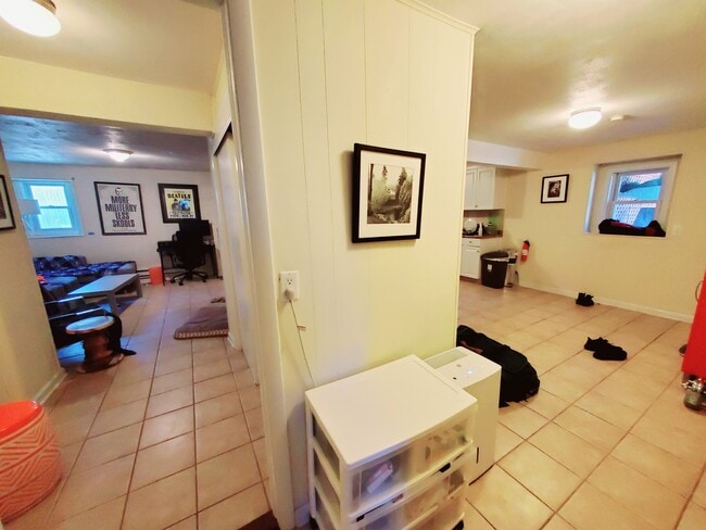 Building Photo - 9 Algonquin Ave