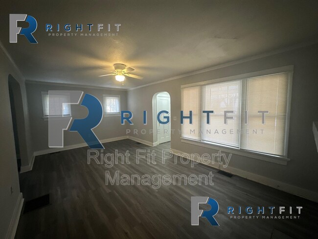 Foto del edificio - 1371 Kingsley Ave