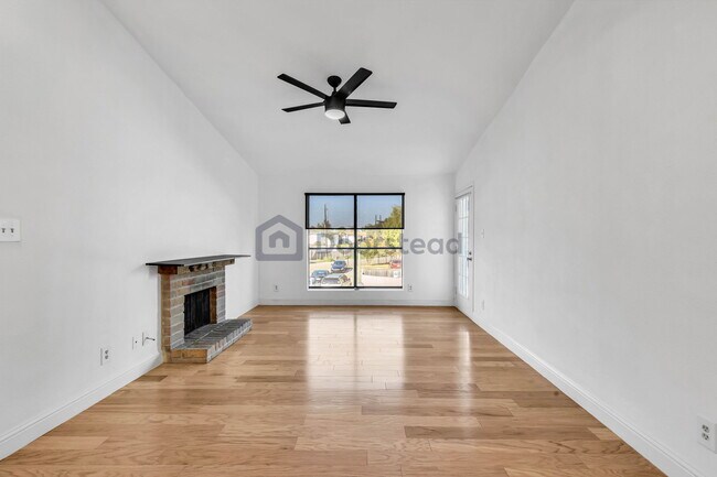 Building Photo - 2120 Wilcrest Dr