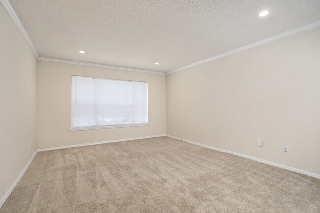 Building Photo - Dunwoody Ridge