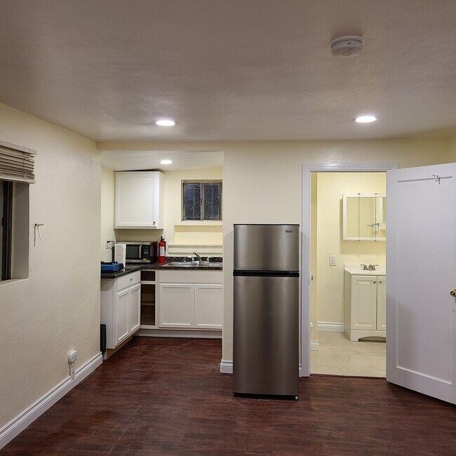 Foto del edificio - 1447 W 56th St