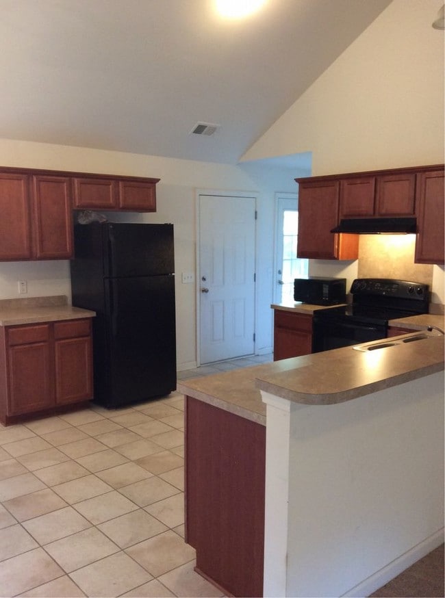 Building Photo - Feel At Home in Hanahan